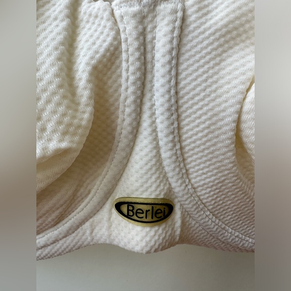 BERLEI - High Performance Underwire Non Padded Sports Bra White - 18DD (US 40DD) - Picture 7 of 11